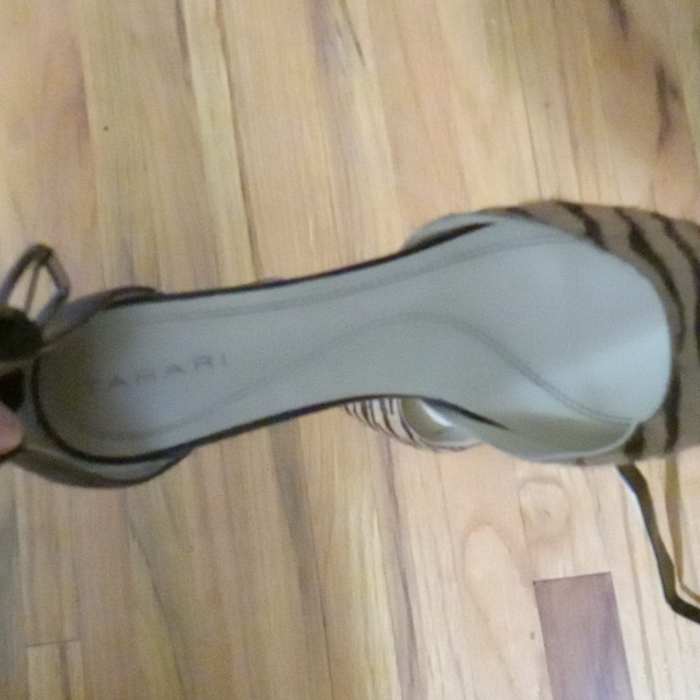 SHOE'S - Picture 4 of 4
